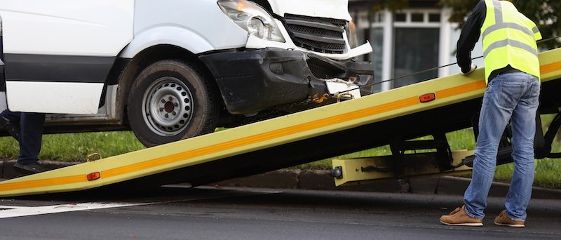 Crashed minibus is loaded onto tow truck after an accident. Evacuation and towing services concept SSUCv3H4sIAAAAAAAACpyR227DIAyG7yftHSKuW6k5rWGvUu3CHJKgUqiAbJqqvvsMhIrr3UTxZ/u3f/N4f2sawsArTj6bR4wwVlpvPjgIyhrEp8POnTRCuppIoYJ1CnQNGQS+GrhJhGbTOuJnShIfIGxe+jhsRxyCXFAjw5dE3uiS46YkUhI7MEXIoWJ+Y4kVlMX/1Zl/voobWKThv2nhyoiTWkI2csml5PoTpLvV1mATylauvi0HHQv6SunuFFdmqdpsWNOVSxu3mwkurvDanGhr78B0PPGMmrLwFbzHclF4NYjjm9pbNcfYkAzsqkTgS8Sw7buenul5mOhH2/XtadwL8uutCnXSOkUIY35Vorau4gakHZkYgM7Hgc9T/rCe8+M0QidpO9GBtXj45x8AAAD//wMACiWG54cCAAA=