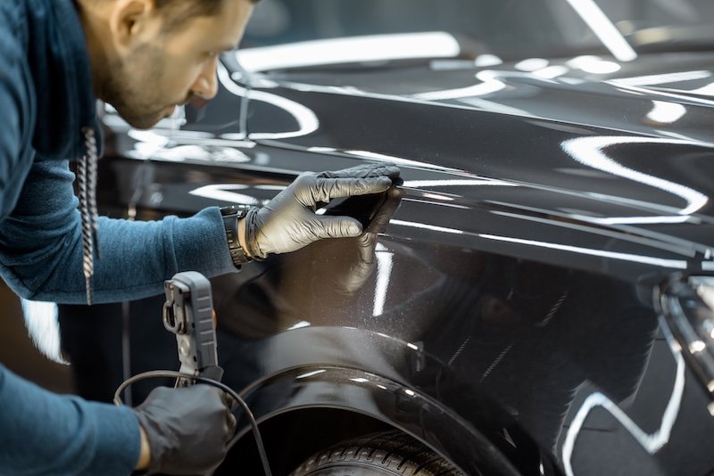 Car service worker examining vehicle body for scratches and damages, taking a car for professional auto detailing. Professional body car inspection concept SSUCv3H4sIAAAAAAAACpxSy27DIBC8V+o/WJxrCfADp//RU9XDgnGMgk1kcKsoyr93/aAiOVRVT/bO7szuMnt9fsoyIsEbRV6z6xJhbKydfZggGDciTF92fNJjq6cU0a0JbjJgU1BCUP0Ig0ZwnK1d4NuaJD5AmL32STPfzyHoyQenTggXSbWCoI8of1cfh33f4iwm1iQyMEXIPsrWYJYrFqFN/F/M7ecjLgpHParLMtstmXrSVsO24z4jUbIEoZsmZ0rLvKwakQNVNC8EPXSdZJLXYu2ySZPTF77IsG69i8LcGpe8wqdTYP3De50no8x4TGgu9KthkabcPIbpkm5KrHNnkHZxq0NNHfEevMfyNuKpMXgebkj6jC6sC++qpEXnlpAVnDNaUiZKWlcMPyQ9hN6gzjpOHHA+WwetXpr+uPN4IqwSdcU5FdVWEQ1d/BoMVv6FzWu2s+/OE2tM+8t5kjfWiKLAXarNsZ1plp5E1IKXXdHmkmmVl1Ty/FCWLG8K4BVVHA4dQ9btGwAA//8DAB4fyjl3AwAA